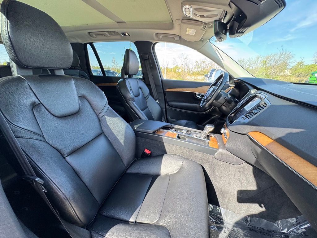 2021 Volvo XC90 T6 Momentum