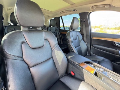 2021 Volvo XC90 T6 Momentum