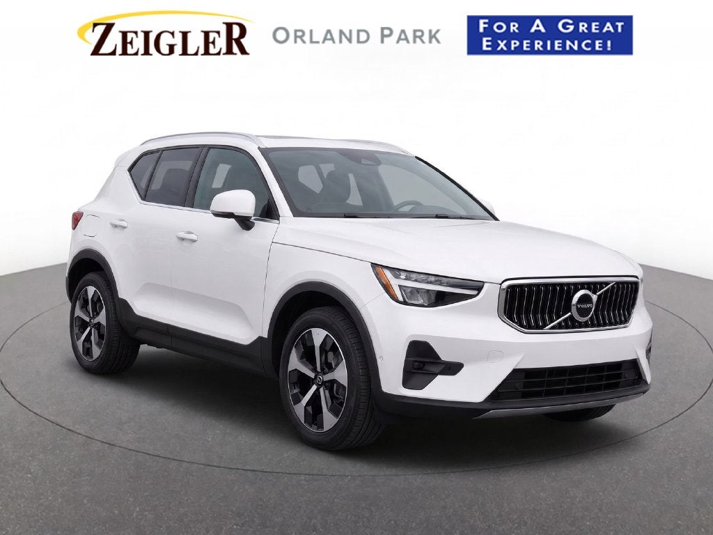 2025 Volvo XC40 B5 Plus Bright Theme