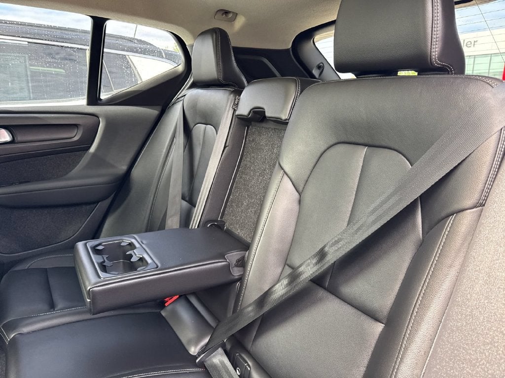 2025 Volvo XC40 B5 Plus Bright Theme