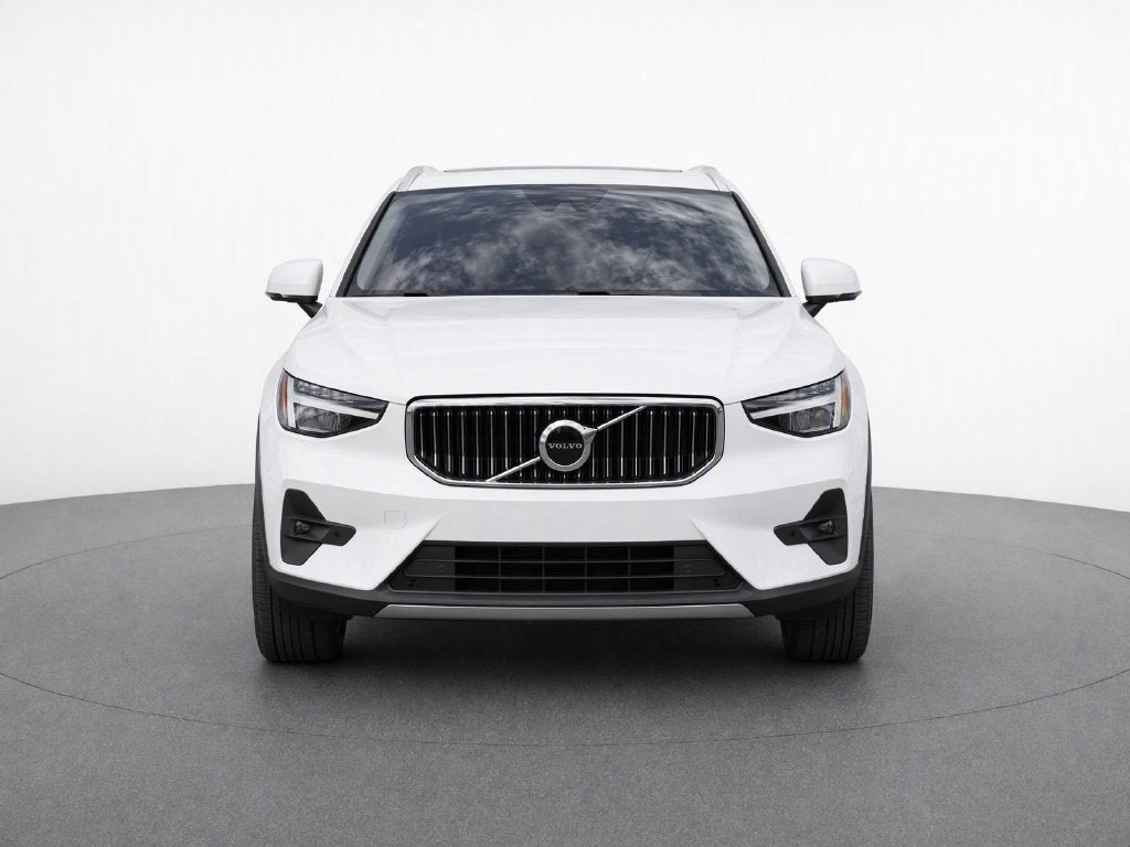 2025 Volvo XC40 B5 Plus Bright Theme