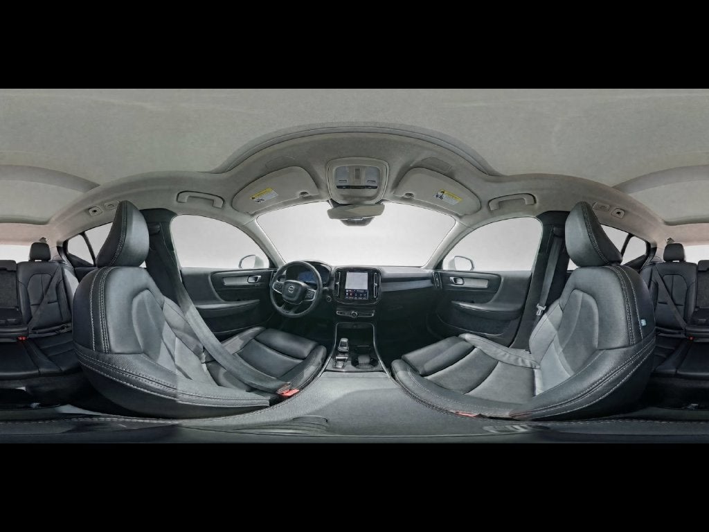 2025 Volvo XC40 B5 Plus Bright Theme