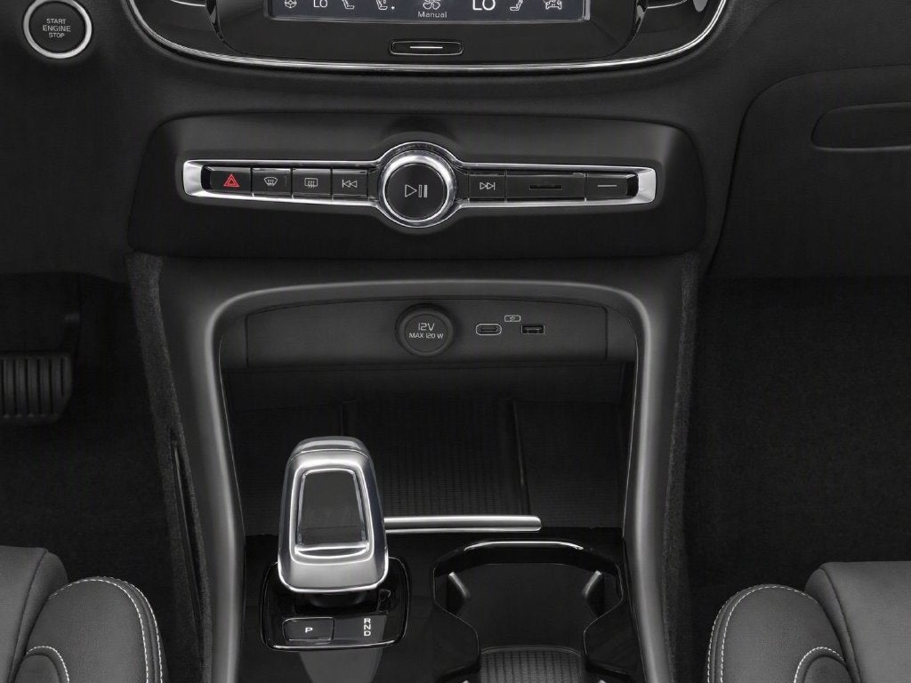 2025 Volvo XC40 B5 Plus Bright Theme