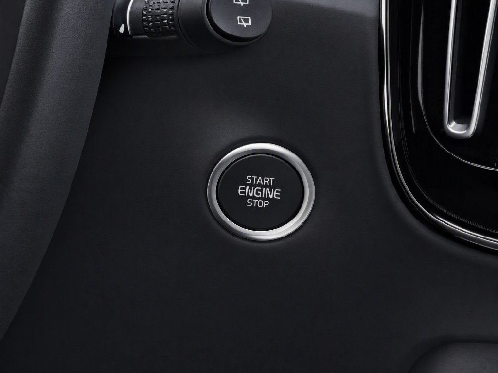 2025 Volvo XC40 B5 Plus Bright Theme