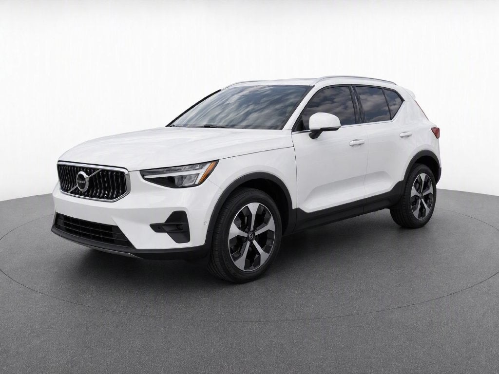 2025 Volvo XC40 B5 Plus Bright Theme