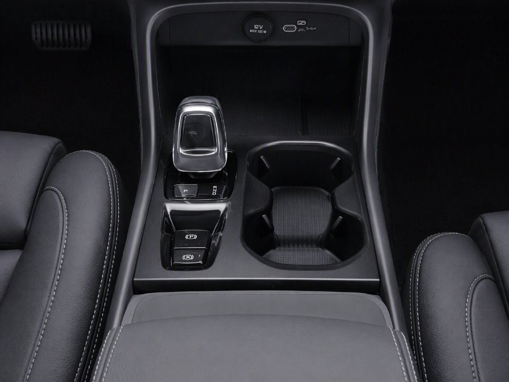 2025 Volvo XC40 B5 Plus Bright Theme