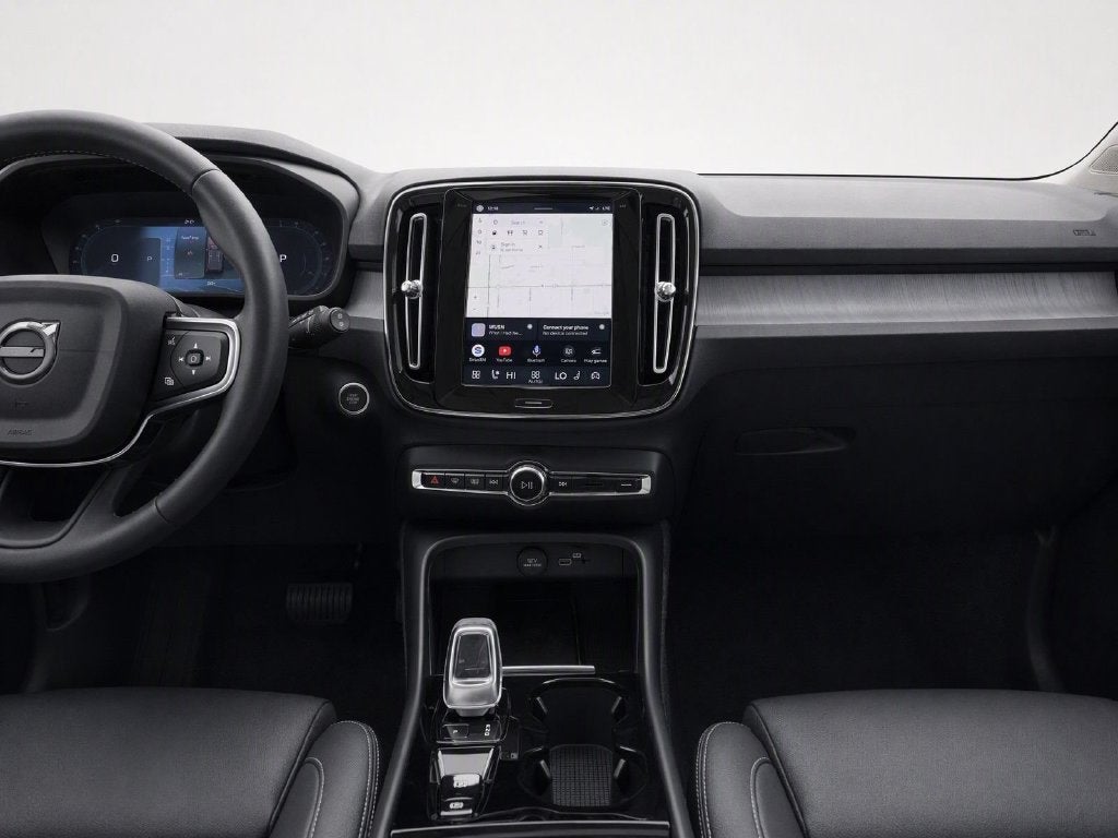 2025 Volvo XC40 B5 Plus Bright Theme