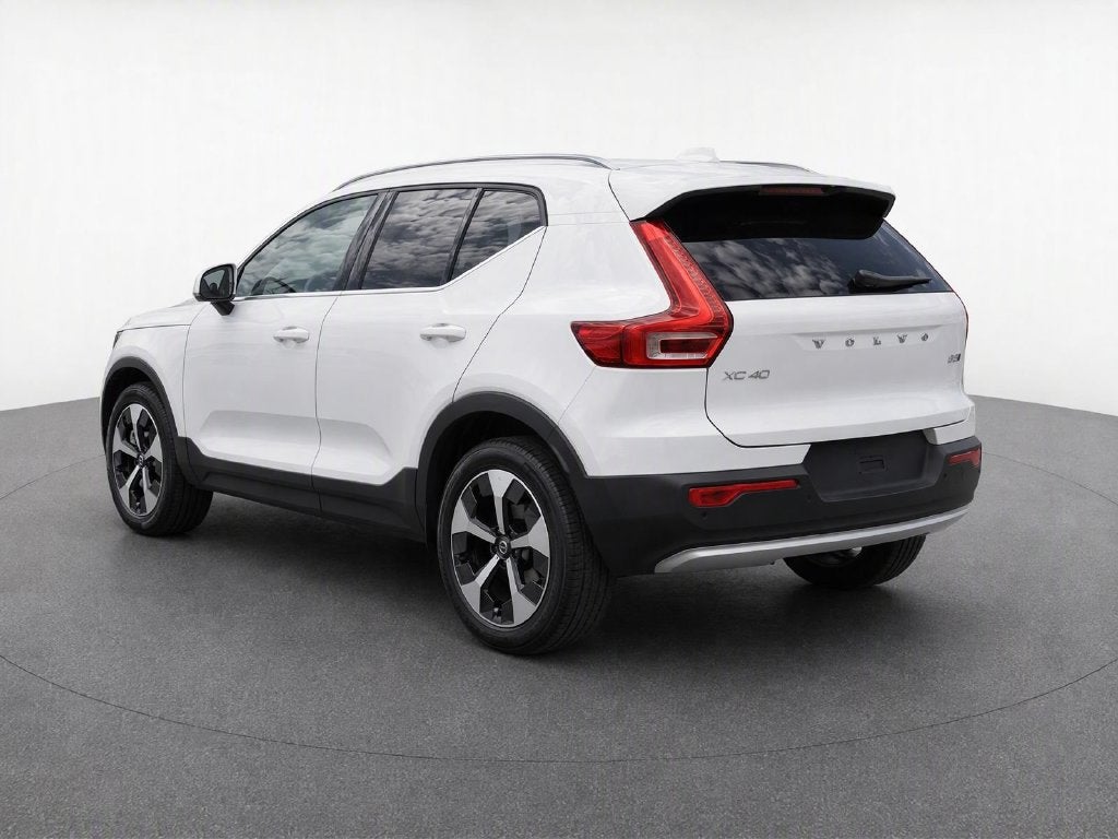 2025 Volvo XC40 B5 Plus Bright Theme