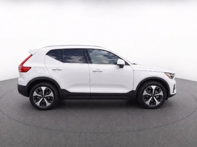 2025 Volvo XC40 B5 Plus Bright Theme