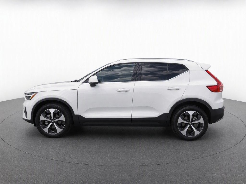 2025 Volvo XC40 B5 Plus Bright Theme