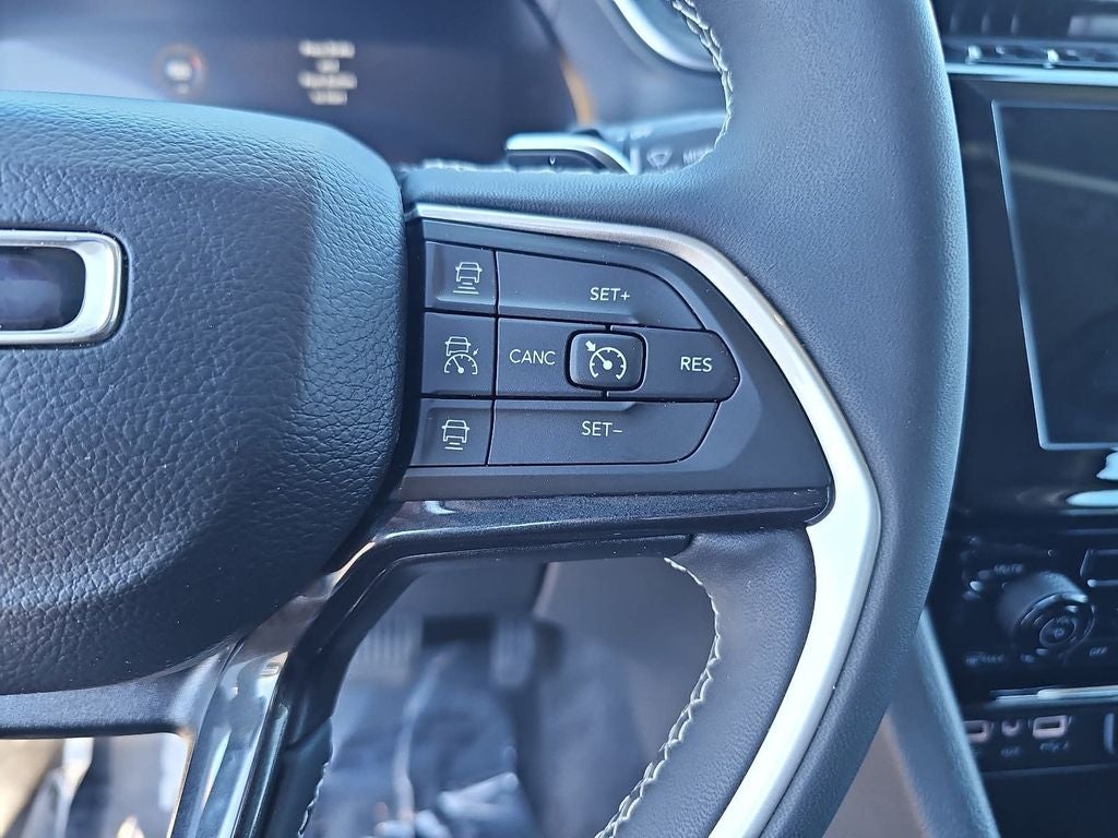 2023 Jeep Grand Cherokee L Laredo