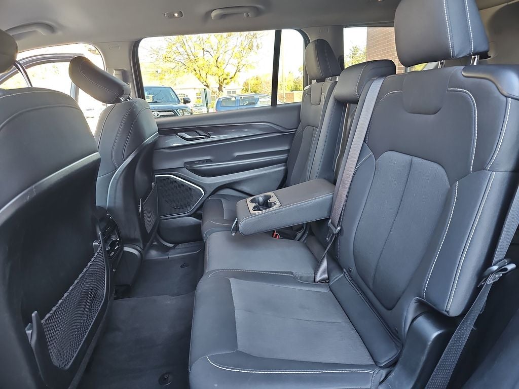 2022 Jeep Grand Cherokee L Laredo