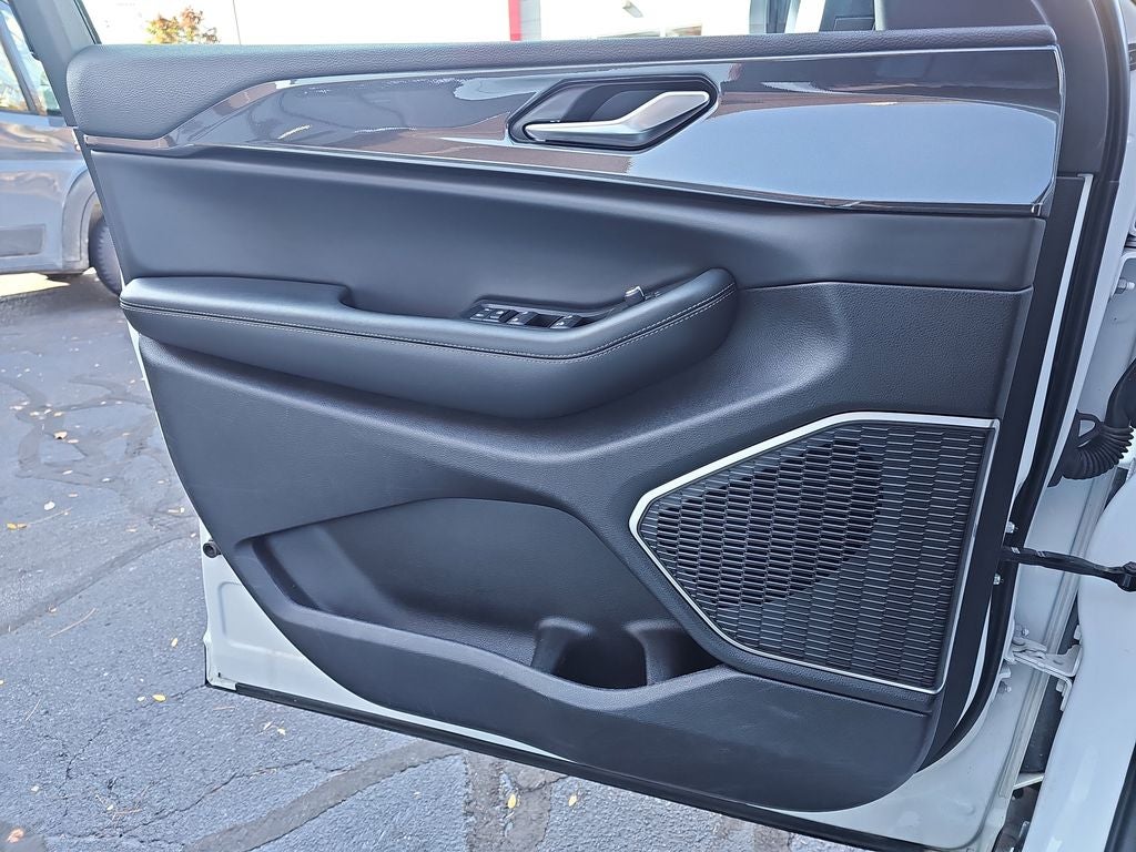 2022 Jeep Grand Cherokee L Laredo