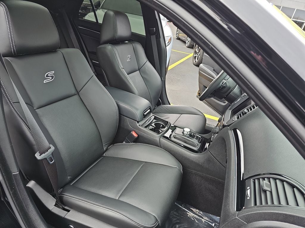 2023 Chrysler 300 S Comfort Group Package