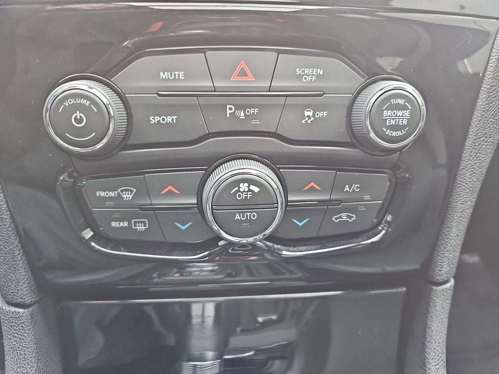 2023 Chrysler 300 S Comfort Group Package