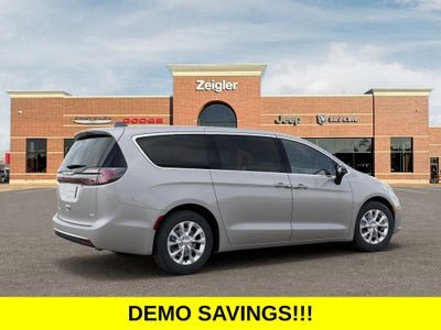 2026 Chrysler Pacifica Select