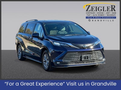 2026 Toyota Sienna XLE 8 Passenger