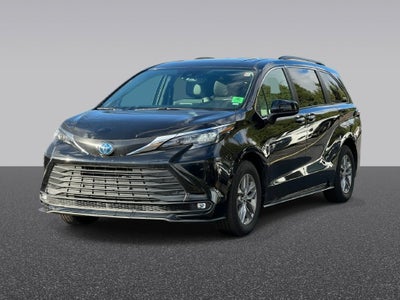 2025 Toyota Sienna XLE 8 Passenger