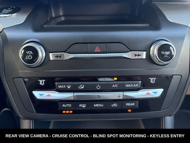 2020 Ford Explorer XLT LOW MILES