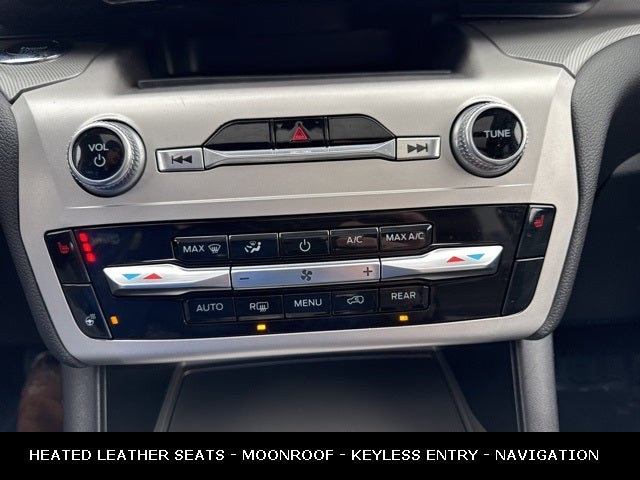 2022 Ford Explorer XLT TWIN PANEL MOONROOF