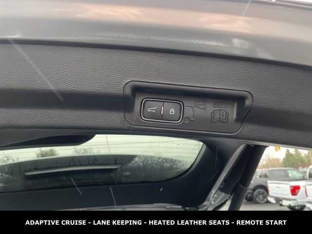 2023 Ford Explorer XLT TWIN PANEL MOONROOF