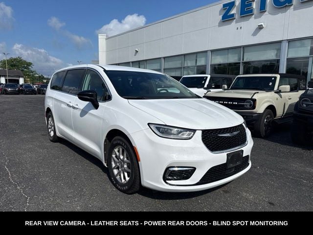 2024 Chrysler Pacifica Touring L STOW N GO SEATING