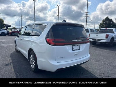 2024 Chrysler Pacifica Touring L STOW N GO SEATING