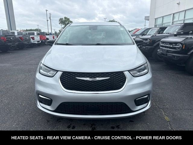 2024 Chrysler Pacifica Touring L STOW N GO SEATING