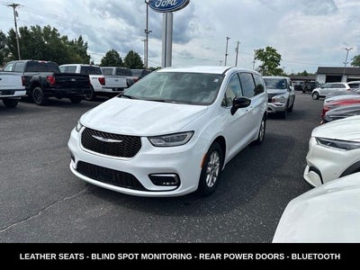 2024 Chrysler Pacifica Touring L STOW N GO SEATING
