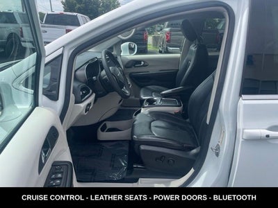 2022 Chrysler Pacifica Touring L HEATED LEATHER