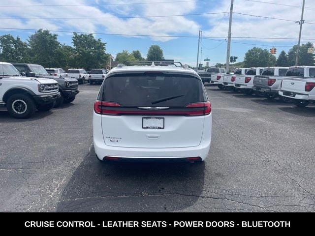 2022 Chrysler Pacifica Touring L HEATED LEATHER