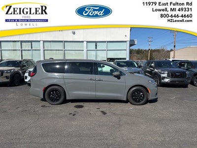 2023 Chrysler Pacifica Touring L STOW N GO SEATING