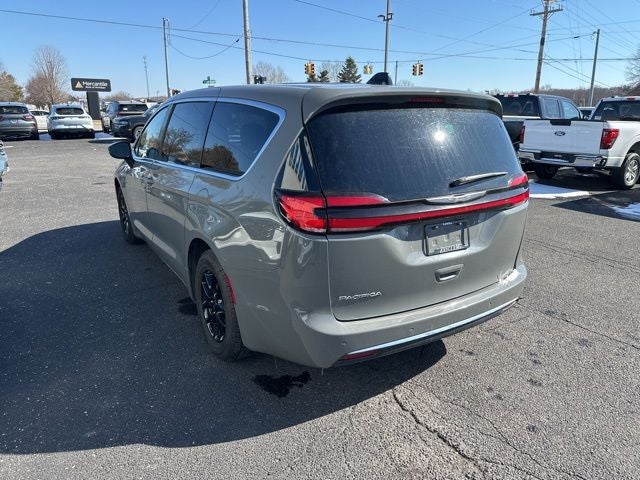 2023 Chrysler Pacifica Touring L STOW N GO SEATING