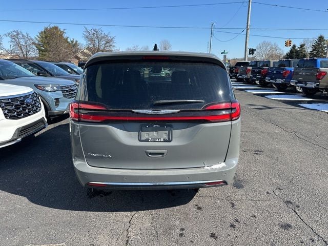 2023 Chrysler Pacifica Touring L STOW N GO SEATING