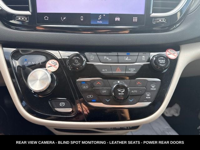 2024 Chrysler Pacifica Touring L STOW N GO SEATING