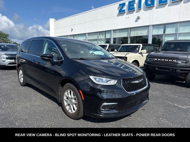 2024 Chrysler Pacifica Touring L STOW N GO SEATING