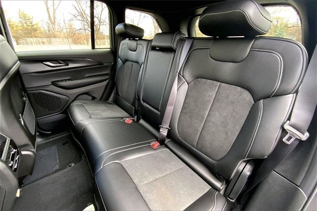 2025 Jeep Grand Cherokee Base