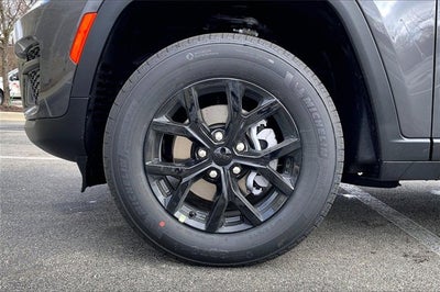 2025 Jeep Grand Cherokee Base