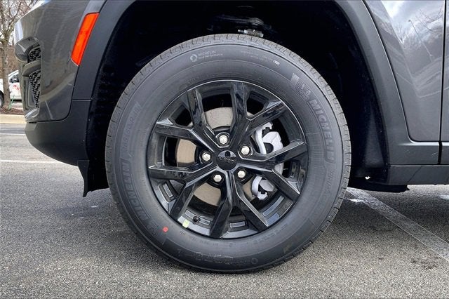 2025 Jeep Grand Cherokee Base