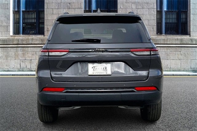 2025 Jeep Grand Cherokee Base