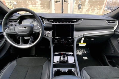 2025 Jeep Grand Cherokee Base