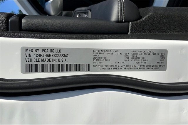 2025 Jeep Grand Cherokee Base