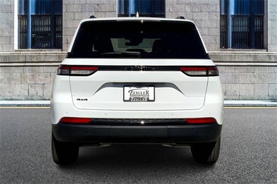 2025 Jeep Grand Cherokee Base