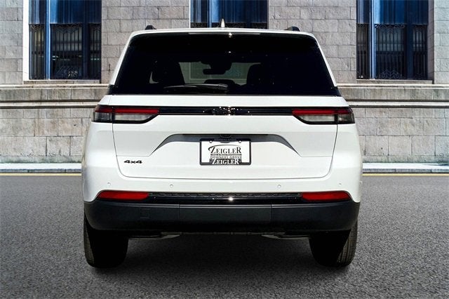 2025 Jeep Grand Cherokee Base