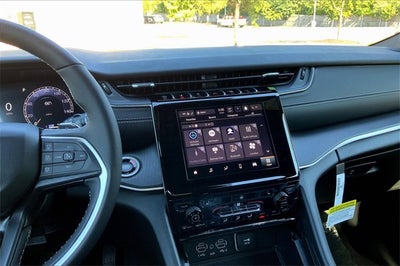 2025 Jeep Grand Cherokee Base