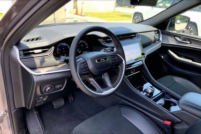 2026 Jeep Grand Cherokee Laredo Altitude