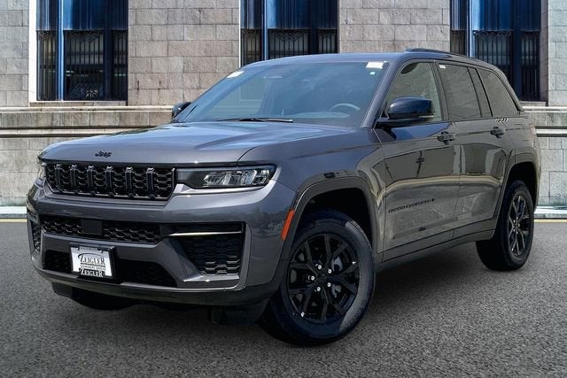 2026 Jeep Grand Cherokee Laredo Altitude