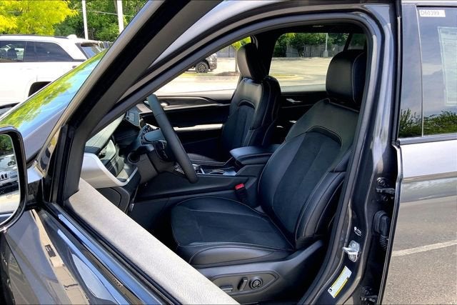 2026 Jeep Grand Cherokee Laredo Altitude