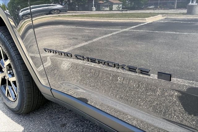 2026 Jeep Grand Cherokee Laredo Altitude