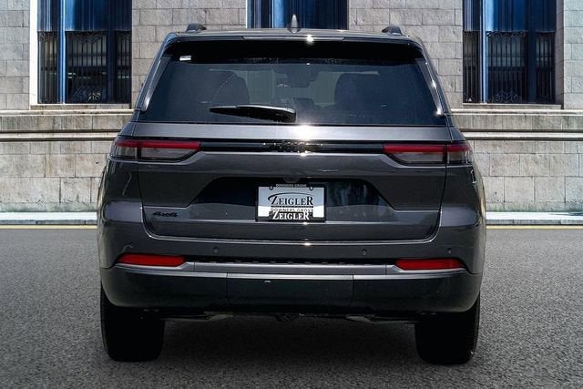 2026 Jeep Grand Cherokee Laredo Altitude